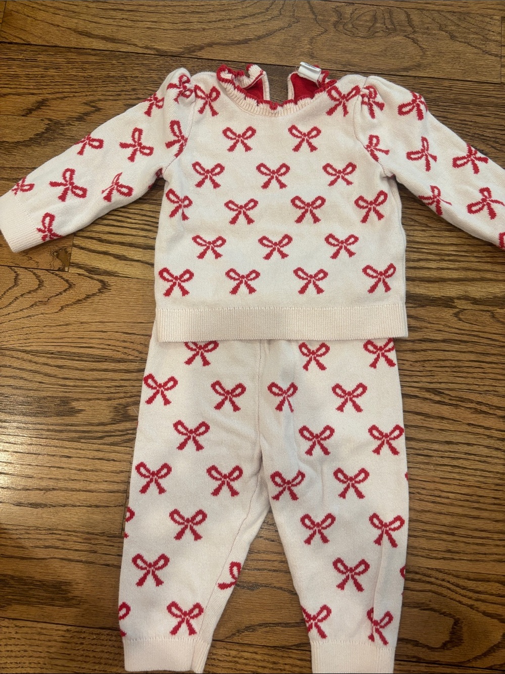 GAP Cream Knit Sweater Set with Red Bow Pattern